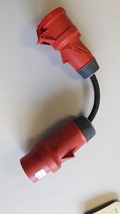 Bild von Rote CEE 32A auf rote CEE16A